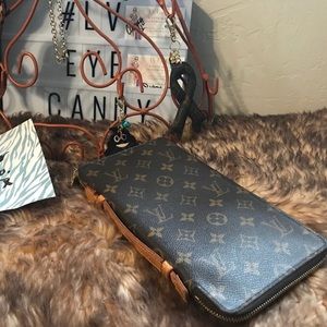 Louis Vuitton Escapade Travel Organizer Wallet